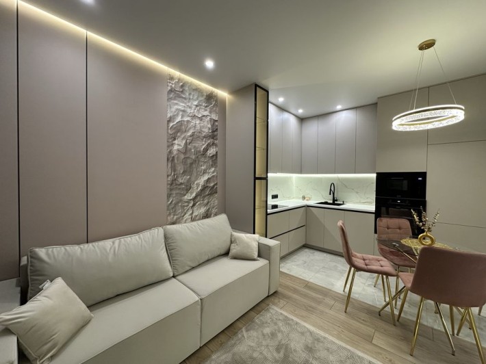 Новая 1к на Краснова с видом на ипподром - фото 1