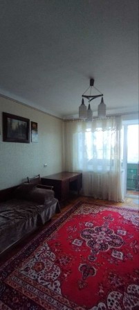 Продам 3-ккв. по вул. Ферганський 33Б, на 5/9 пов. еквів 29.500 торг - фото 1