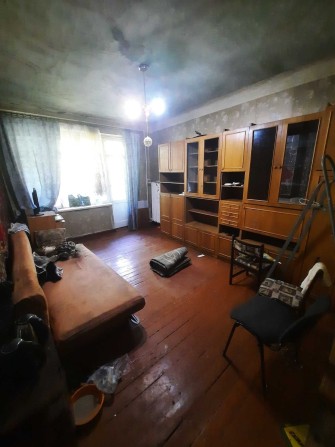 Продам 2комнатную квартиру. Потолки - три метра.  Метро -10 минут. - фото 1