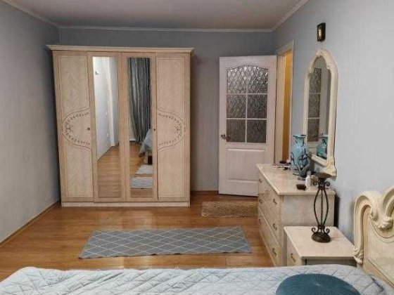 Продам простору 2-кімнатну квартиру з гаражем на Слободці! Одеса