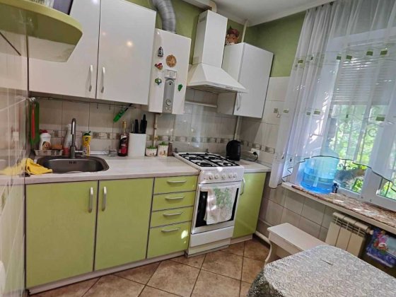 ПРОДА 2-ох кімнатну квартиру с гаражом по вул.Радіо Запорожье