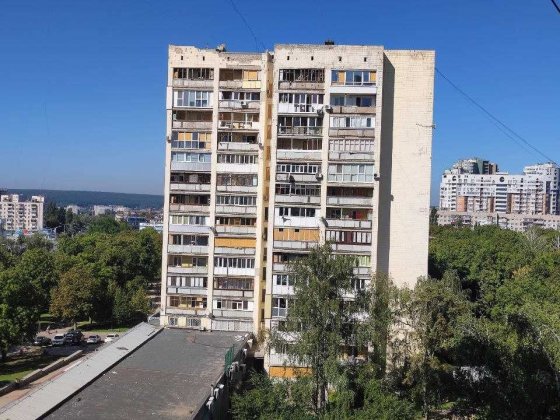 Продам 2 кімнатну квартиру в цегляному будинку 4 хв. від м. 23 Серпня. Харків