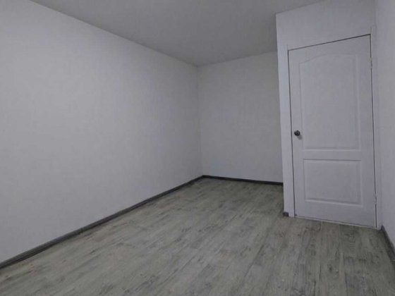 Продам 2 к.квартиру м. Героев труда.(404357) Харків