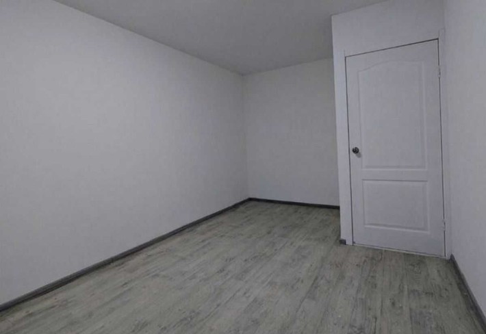 Продам 2 к.квартиру м. Героев труда.(404357) - фото 1