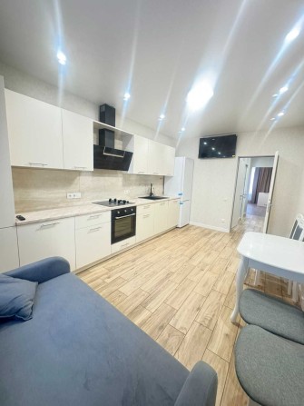 Продам 2 ком. квартиру в ЖК Виа Рома с ремонтом на ул Инглези Королева - фото 1