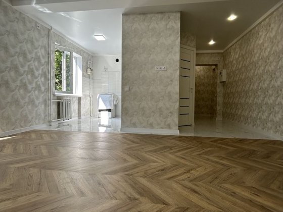 Продам 2х комнатную квартиру-студию со светлым ремонтом Запоріжжя