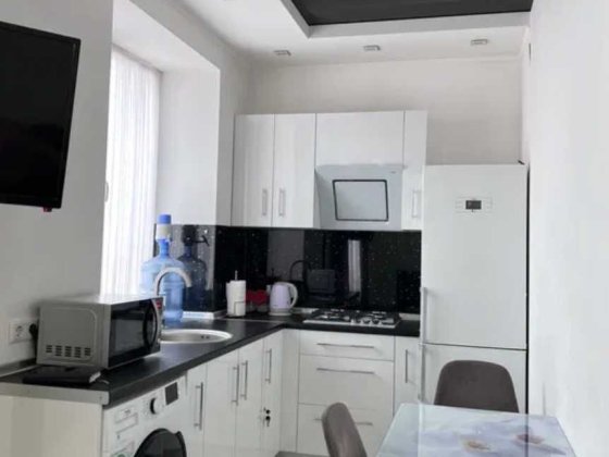 Продам 1-кімнатну квартиру біля метро Спортивна / Гагаріна. Ремонт Харьков