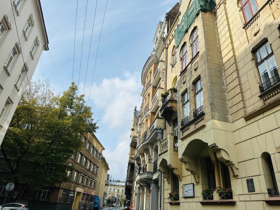 Продаж 1 км квартири в астрійському будинку в центрі міста Львів