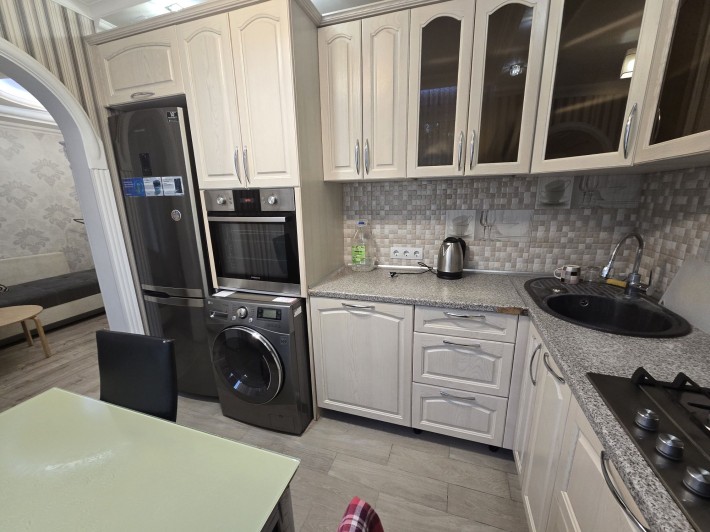 Продам 3х комнатную м. Студенческая - фото 1