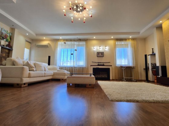 Продаж 4 кімнатна  квартира Проспект Центральний,  закритий двір Николаев