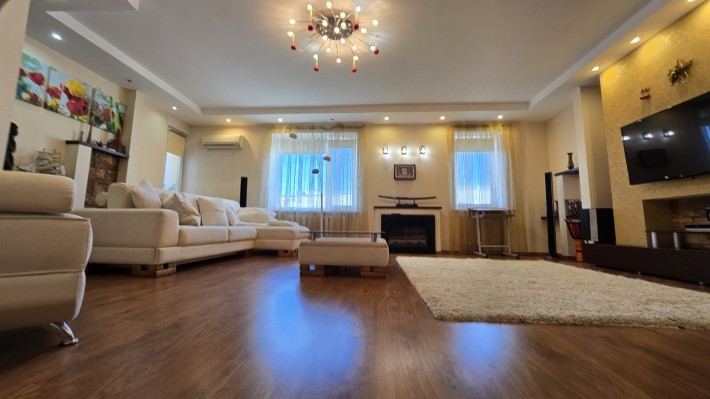 Продаж 3 кімнатна  квартира Проспект Центральний,  закритий двір - фото 1