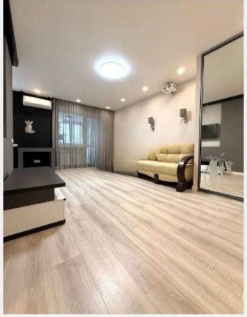 Продам квартиру 2 ком,  метро 23 Августа - фото 1