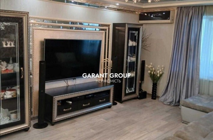 У продажу трикімнатна квартира з якісним дизайнерським ремонтом - фото 1