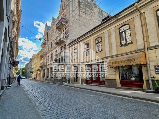 Продаж квартири в центрі, вул. Коперника ( Палац Потоцьких ) Львов