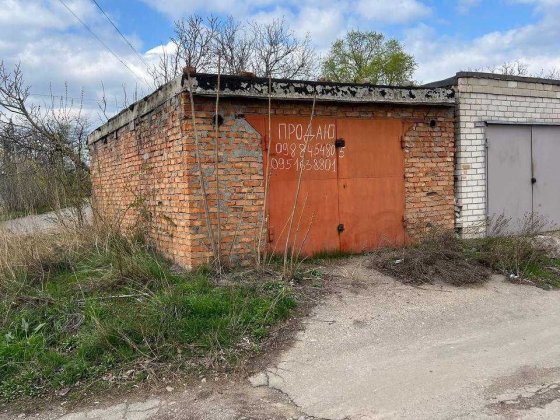 Гараж капітальний р-н 1-ї лікарні.Під ремонт або під розборку. Первомайськ