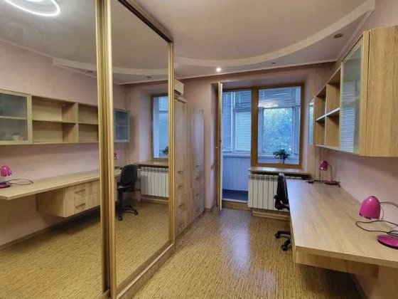 Продам 3 из квартиру,Коммунальный рынок,пр-т Ландау Харьков