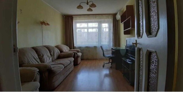 Продам 2 комнатную квартиру в состоянии капитального ремонта - фото 1