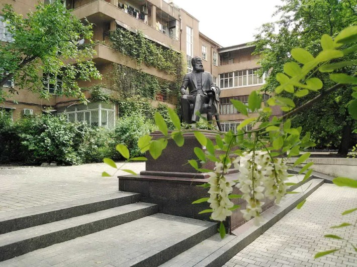 2-комнатная в отличной сталинке возле парка Шевченко и вблизи моря - фото 1
