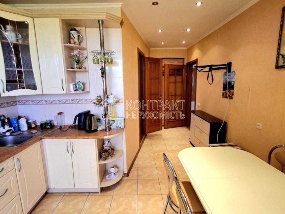 Продажа большой 3к. кв., п.Жуковського Харьков