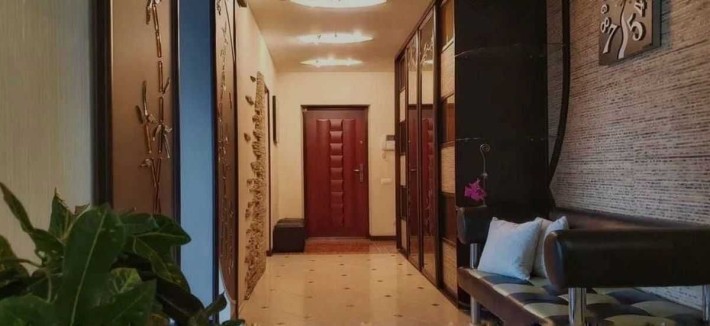 Продам  3 к. квартиру в новострое м. Малышева. (403871) - фото 1