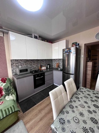 37900 ЖК Любови Малой Продам УКОМПЛЕКТОВАННУЮ 1 комн кварт S-50мAS - фото 1