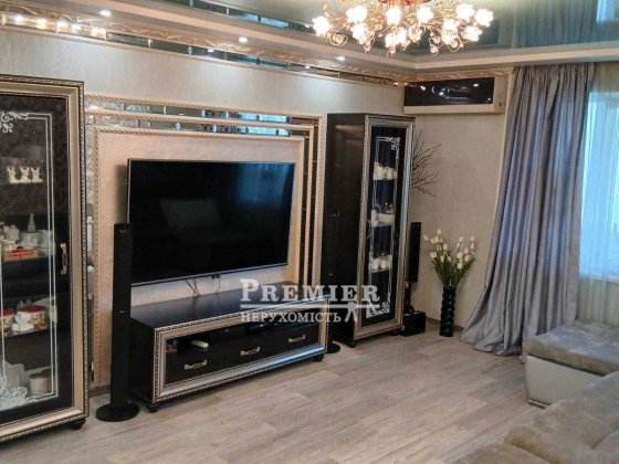 Продам 3 кімнатну квартиру з ремонтом на пр. Добровольського