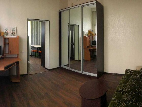 Продам 1 к. кв. з капремонтом біля м. Метробудівників Харьков