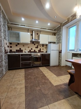 Срочная продажа ! В новострое с ремонтом! Продам 1 комнатную квартиру - фото 1