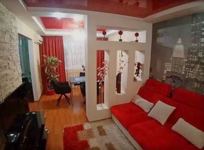 Продам 3к.кв.кв.холл евроремонт ул.Светлая 3 (404047) - фото 1