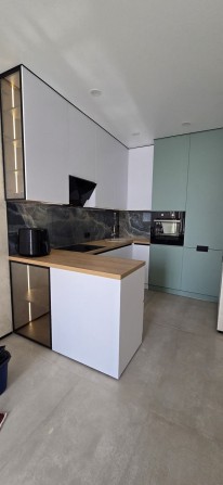 Однокімнатна квартира з новим ремонтом в ЖК Таїровські Сади - фото 1