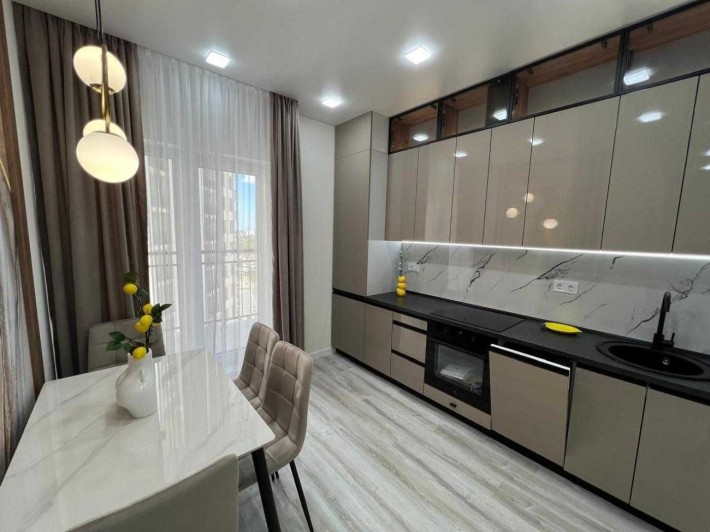 1к Кадорр сити Краснова Торг средний этаж Полная комплектация - фото 1