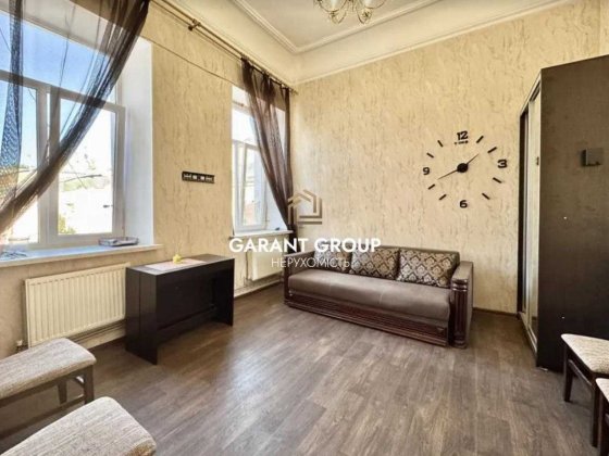 Трикімнатна квартира  у цегляному будинку\центр міста Одесса