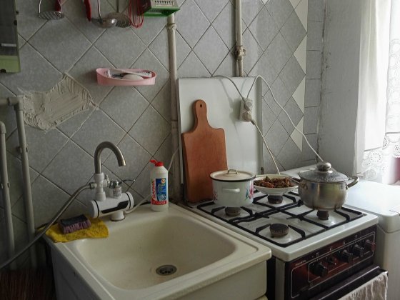 Продам 1 кiм. квартиру м. Захисникiв  України 5 хвилин Харків