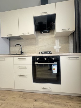 1-комнатная квартира в ЖК Виа Рома с ремонтом, мебелью и техникой. - фото 1