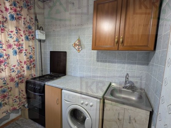 Продам 3 комнатную квартиру.ТРК Украина Тракторостроителей Харьков