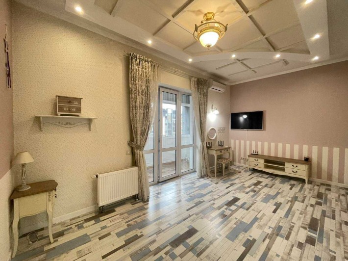 Простора 2-кімнатна квартира в ЖК “Уютний квартал” (вул. Щаслива, 36) - фото 1