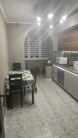 КРАСИВАЯ 3-х комн квартира, с качественным ремонтом на Королева! Ф-1 - фото 1