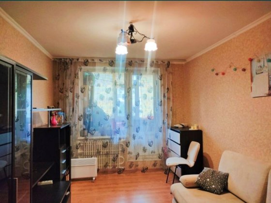 Продам 2 комнатную на Победы,68 б Харьков