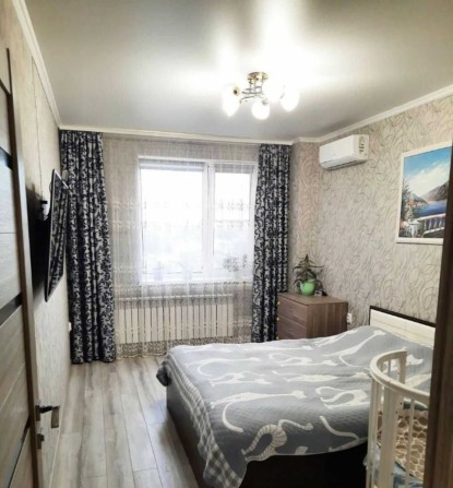 Продам 2к квартиру возле метро, ул.Валентиновская - фото 1
