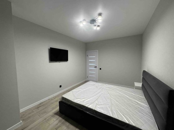 1 к з новеньким ремонтом ремонтом! Львівський Затишок Софиевская Борщаговка