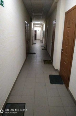 Продам недорого гостинку в хорошем месте. - фото 1