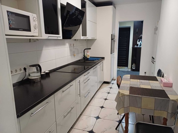 2-комнатная квартира с качественным ремонтом на п. Котовского - фото 1