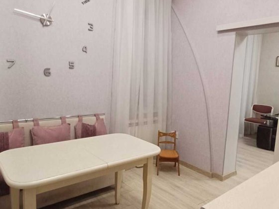 Трикімнатна квартира з сучасним ремонтом.