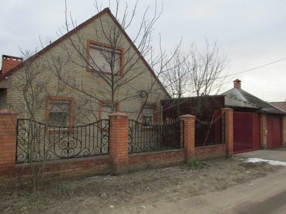 Продам будинок заг. площею 193 кв. метра в р-ні Дитячої лікарні Олександрія