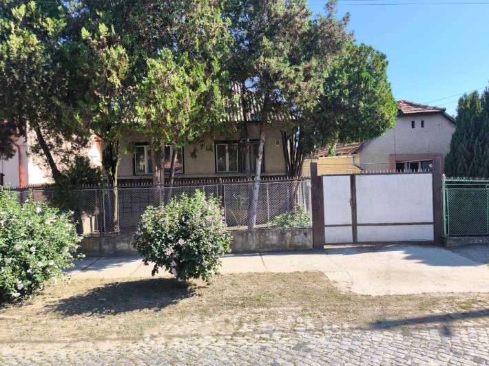 Продається будинок в центрі м.Берегово - фото 1