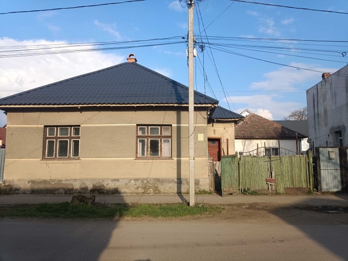 БУДИНОК У ЦЕНТРІ БЕРЕГОВА. 108,55 кв.м., 3 кімн+хол, тераса, 0,0467 га - фото 1