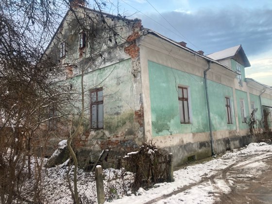 Продаж 1/2 будинку + приватизована земельна ділянка в центрі міста Бережаны