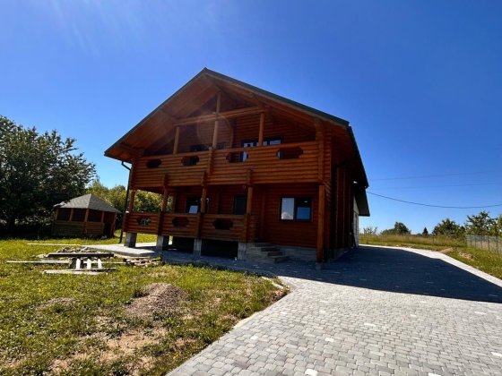 Будинок двохповерховий в зруб Берегомет