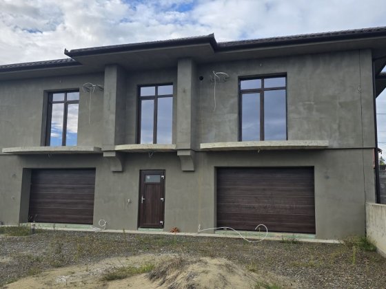 Продам будинок новобудову центральна частина Берегове