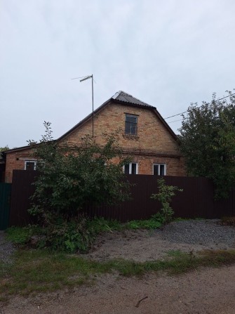 Продаємо будинок біля парку - фото 1